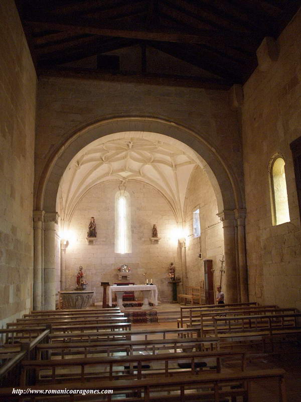 INTERIOR DEL TEMPLO HACIA LA CABECERA